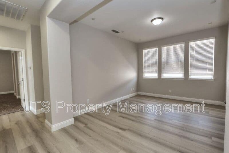 Sacramento House: 5424 Washoe Street