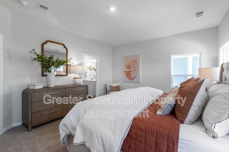 Pooler House: 202 Bircholt Grove