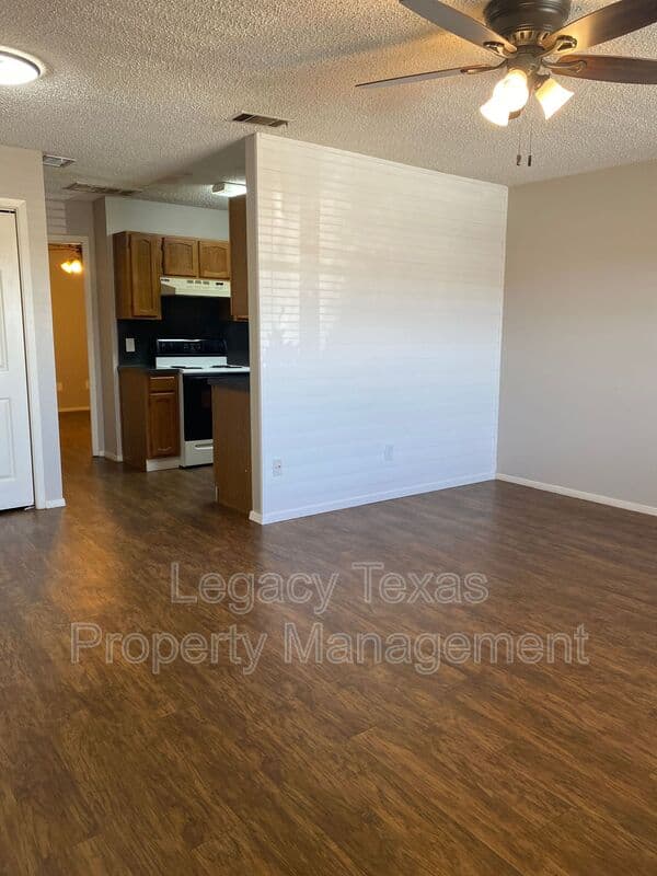 CLEBURNE Condo: 1409 W Kilpatrick Ct Apt D