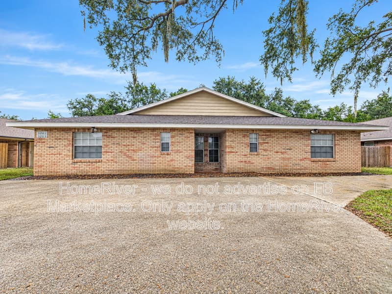 Brandon House: 3205 Bloomingdale Villas Ct