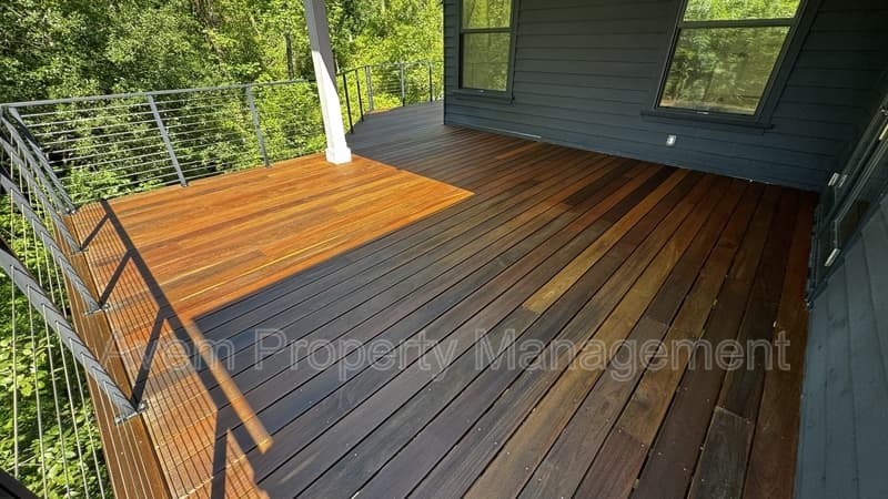 Portland House: 227 NW Seblar Drive