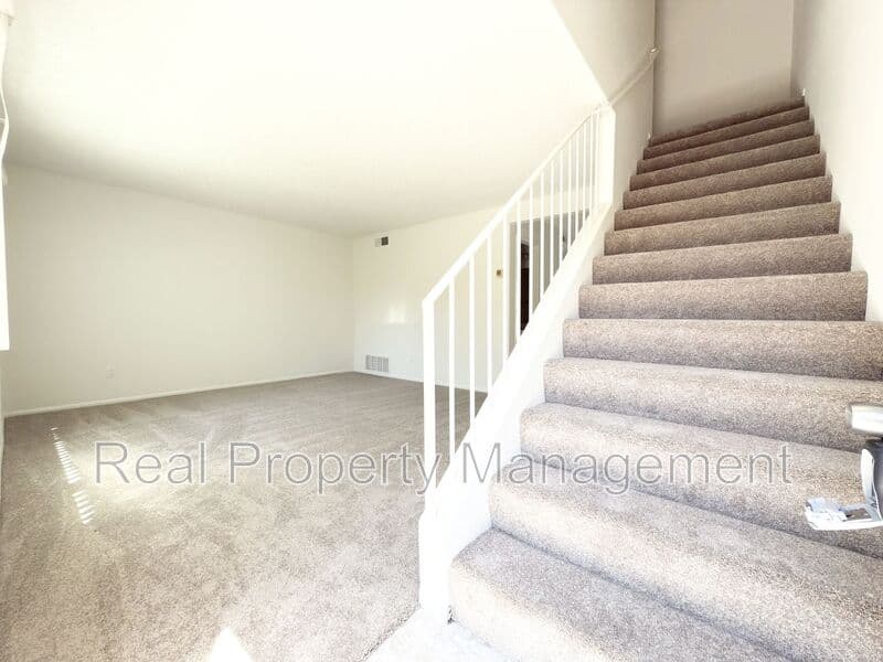 Oceanside Townhome: 2104 Via Sonora