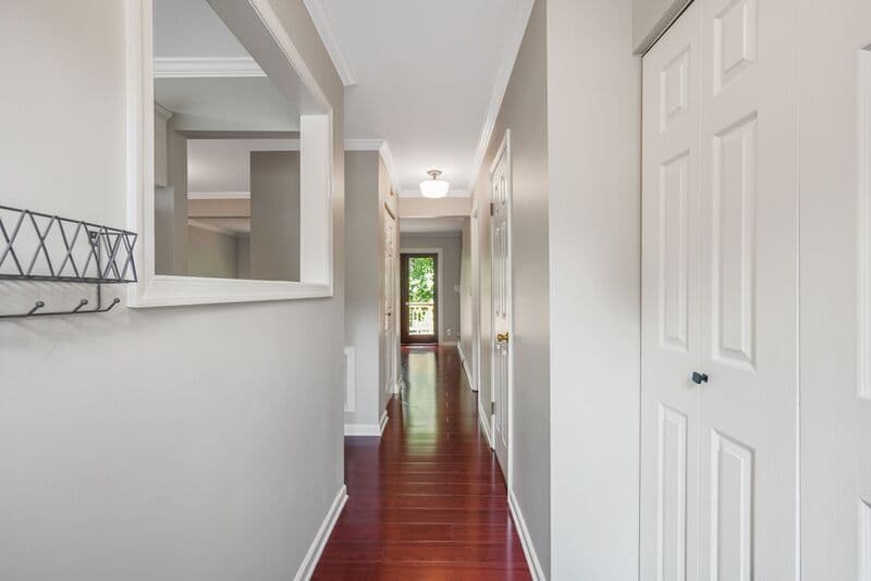Fredericksburg House: 128 kings Mill Drive