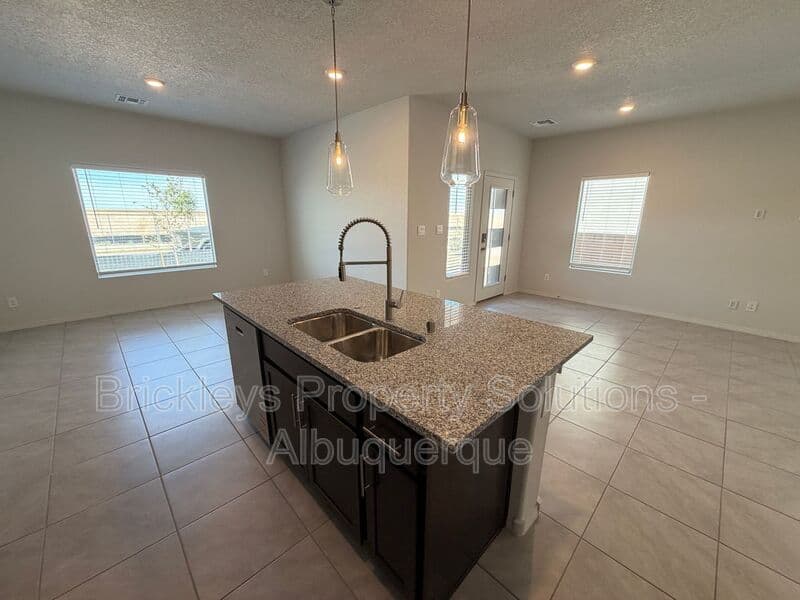 Albuquerque House: 6118 Chicago Dr SE