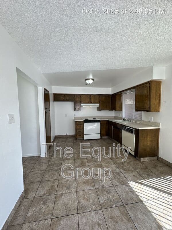 Visalia House: 2724 South Sallee Ct