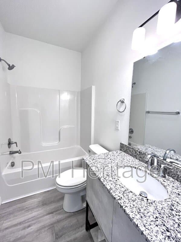 Centerton House: 950 Ventnor Avenue