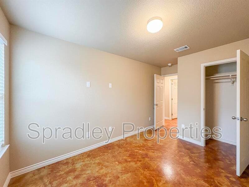 Belton Condo: 1044B Mason Dr