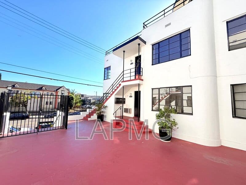 Los Angeles House: 3919 W. 8th Street