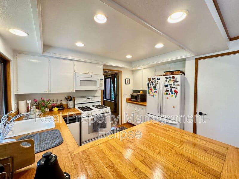 Bellevue House: 15130 SE 47th PL