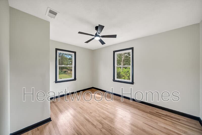 Columbia Condo: 1911 Cermack St