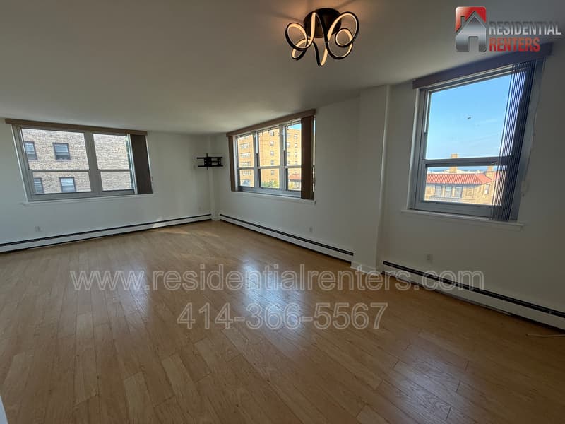 Milwaukee Condo: 1707 N Prospect Avenue