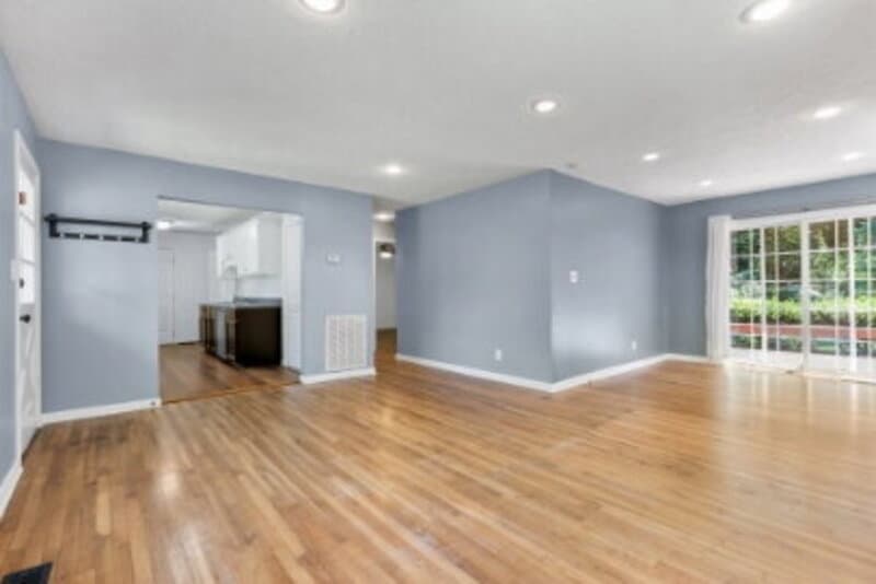 Southern Pines House: 1355 North Ridge Street