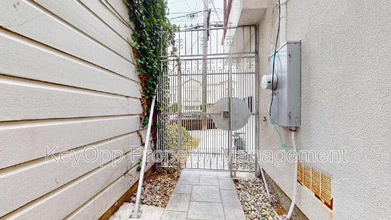San Francisco House: 806 35th Avenue