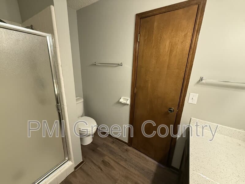 Broken Arrow House: 4708 S Maple Ave