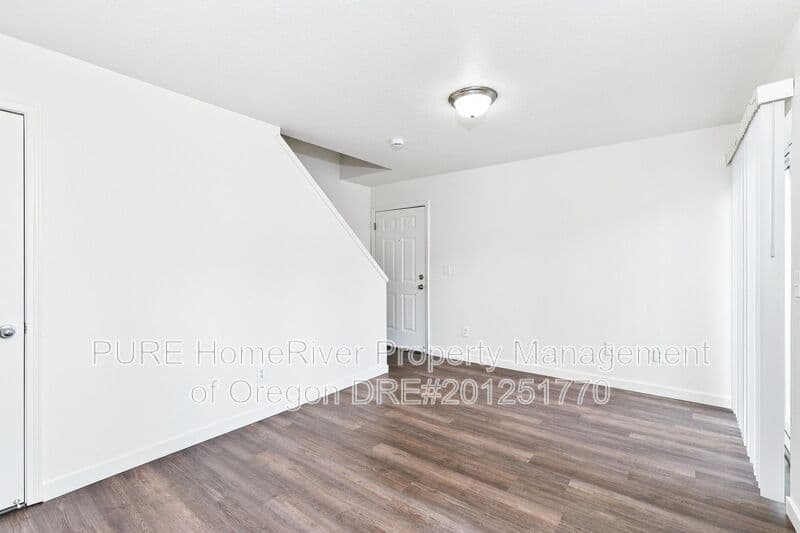Portland House: 141 NE 147th Ave