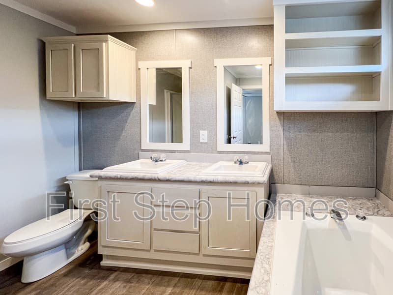 Tyler House: 1021 Conchas St