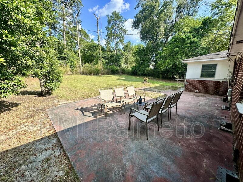 Columbia House: 3727 Maybank St