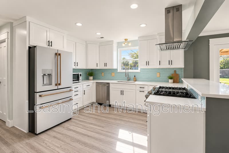 Charleston House: 823 Jordan Street