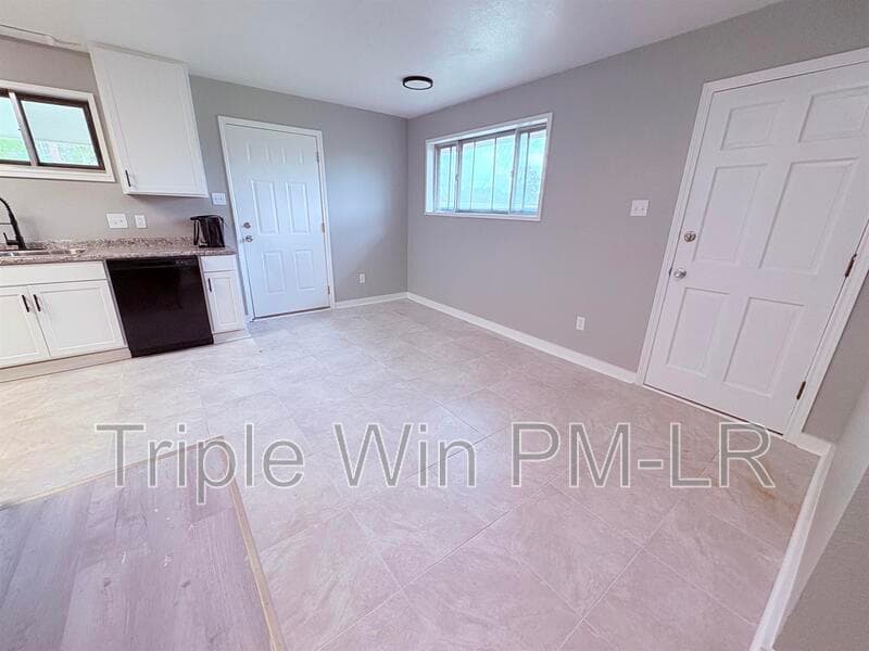 Cabot House: 8475 John Harden Drive