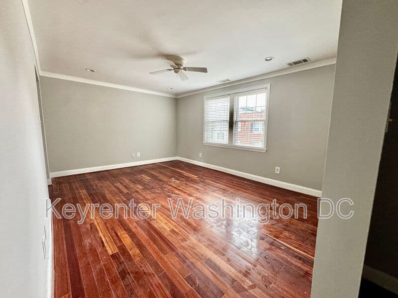 Washington Condo: 3805 W St, SE