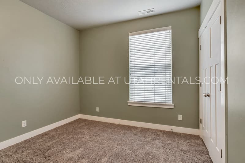 Vineyard Condo: 42 W Silver Springs Dr