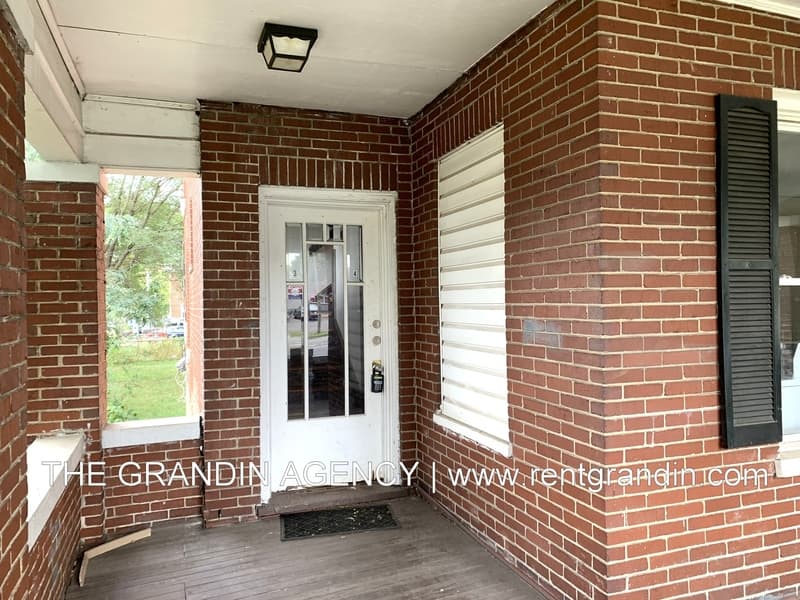 Roanoke House: 1306 Patterson Avenue Southwest