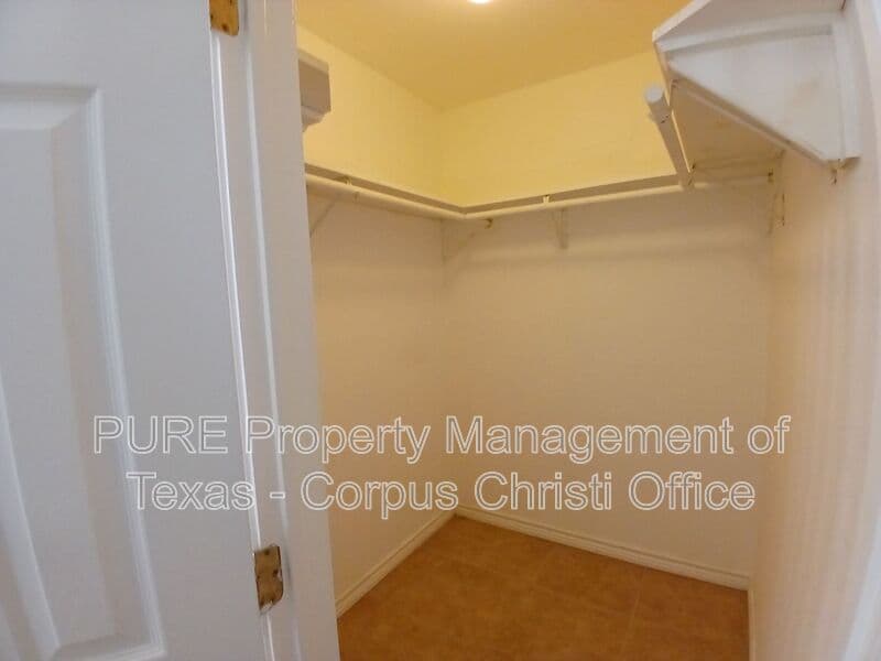 Corpus Christi House: 1941 Sunnycrest St