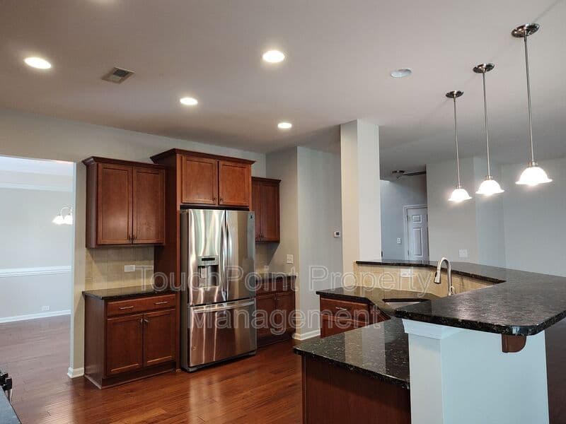 Charlotte House: 8611 Burnside Ln