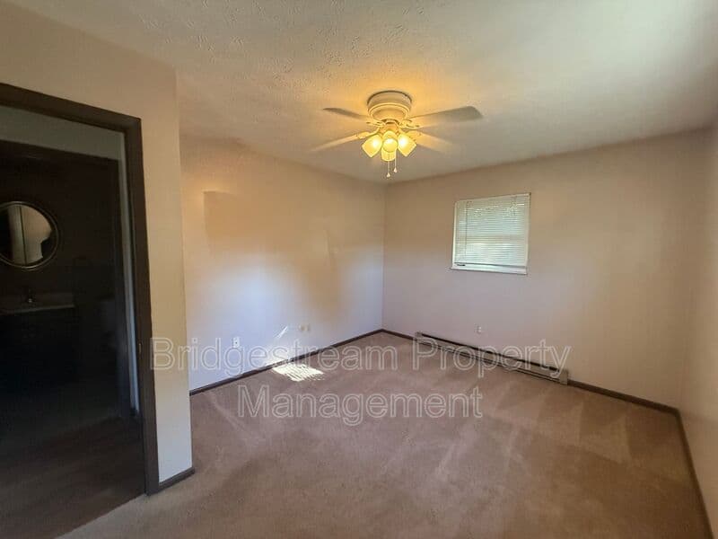 Germantown House: 40 Candlewood Ct