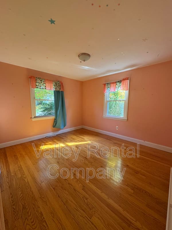 Northampton House: 36 Rick Drive