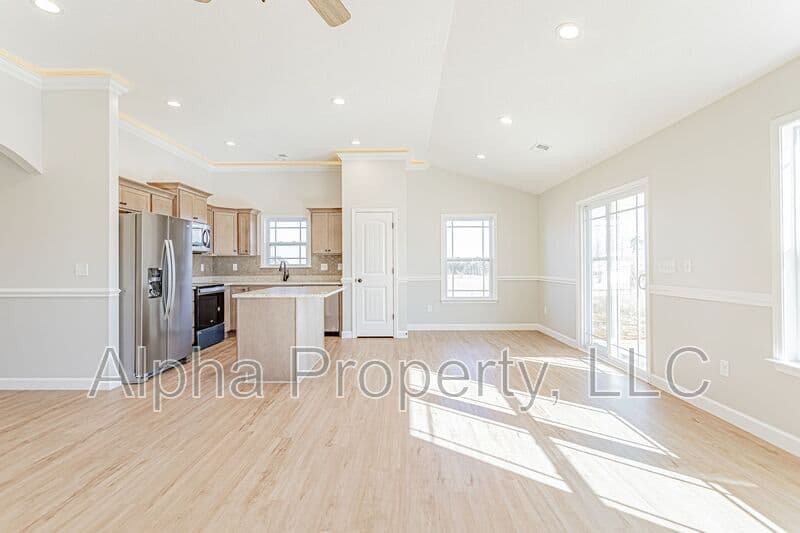 Moore House: 2204 Davenport Ct