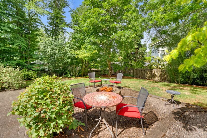 Portland House: 9255 Southwest Boones Ferry Road