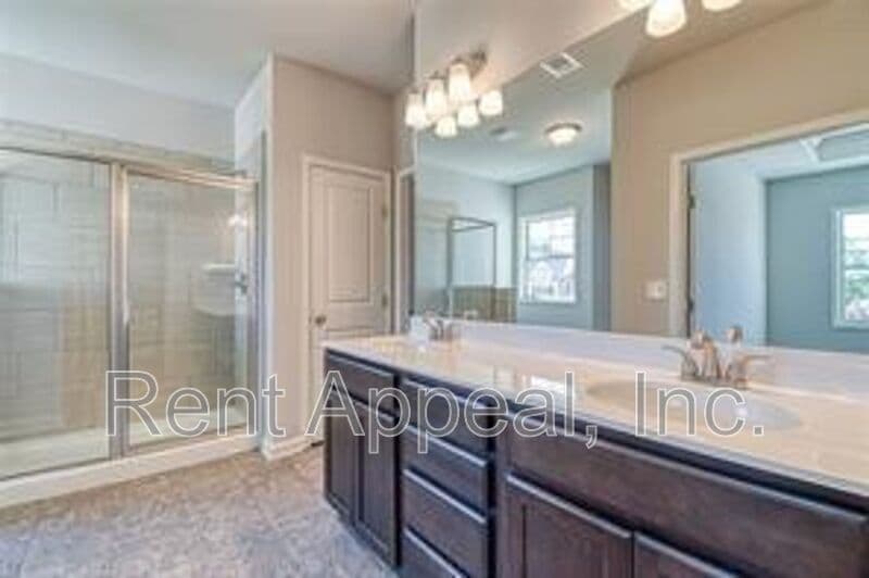 Snellville House: 2590 Norwich Trace