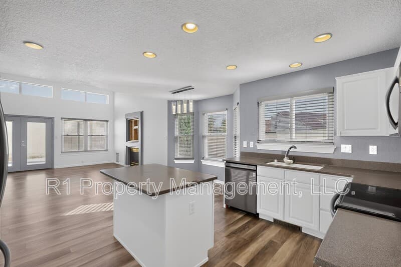 Rio Rancho House: 233 Nicklaus Drive Southeast