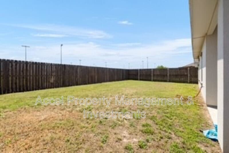 McAllen House: 8410 N 33rd Lane