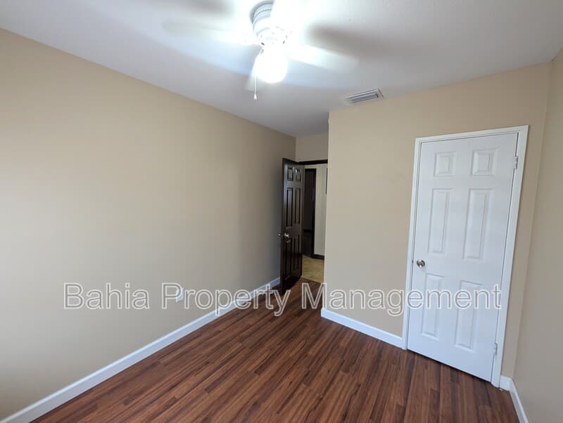 Tampa House: 2001 E Robson St