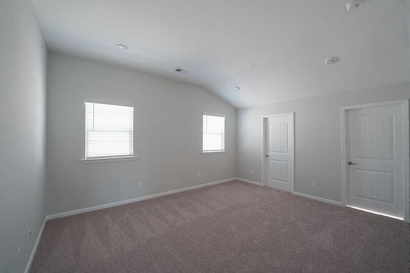 Savannah House: 257 Brookline Dr