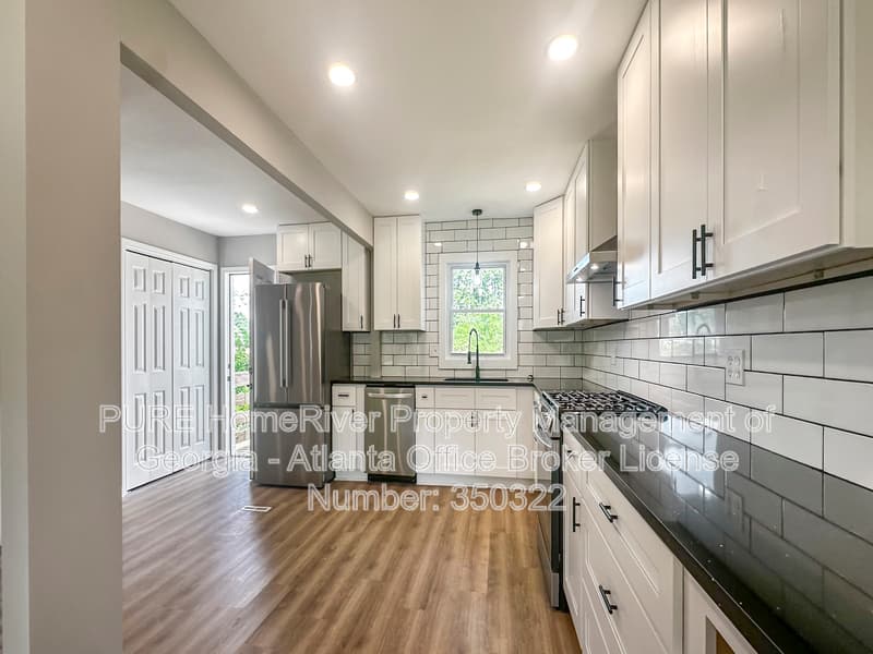 Mableton House: 5205 Silhouette Ln SW