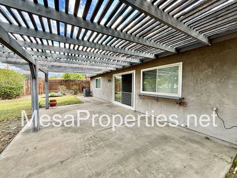 Upland House: 197 Spinnaker Way