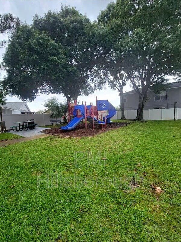 Brandon House: 914 Burlwood Street