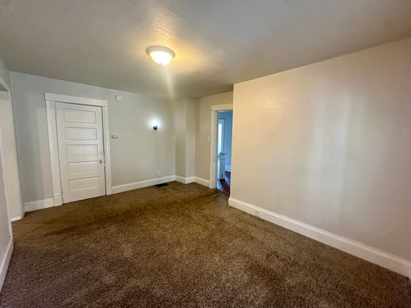 Cedar Rapids House: 1555 Park Ave SE