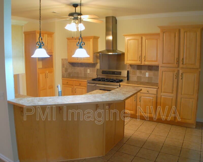 Fayetteville House: 4747 W Mayflower Ct