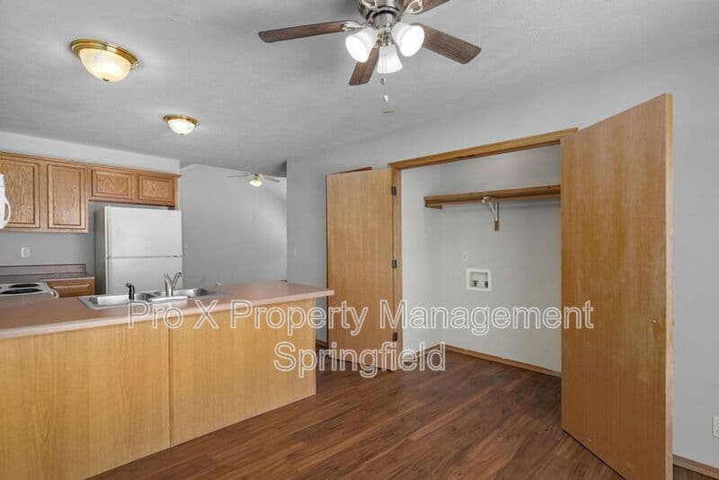 Springfield House: 3807 W Montclair