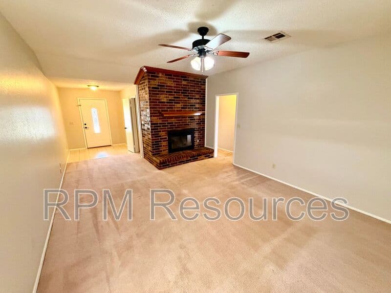 Yukon House: 105 N Eastgate Dr