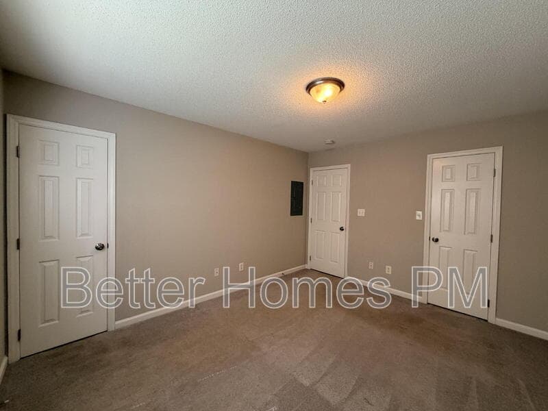 Knightdale House: 5716 Woof Place