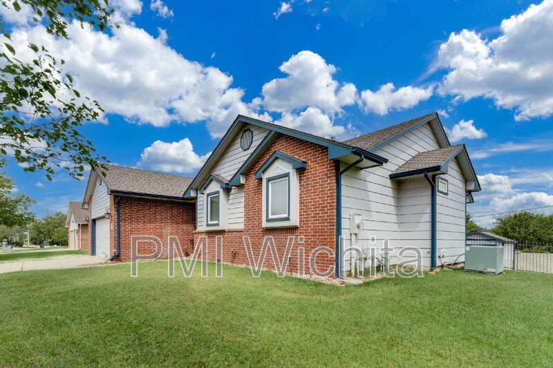 Wichita House: 6514 W Briarwood Ave