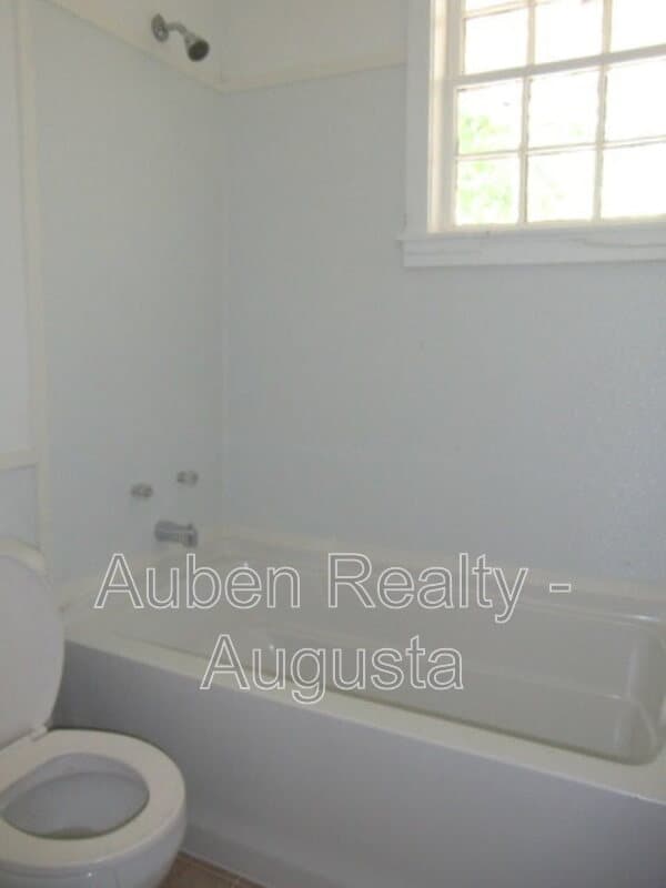 Augusta House: 1914 1/2 Kratha Drive