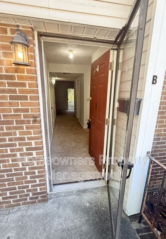 Fayetteville House: 599 Winding Creek Rd