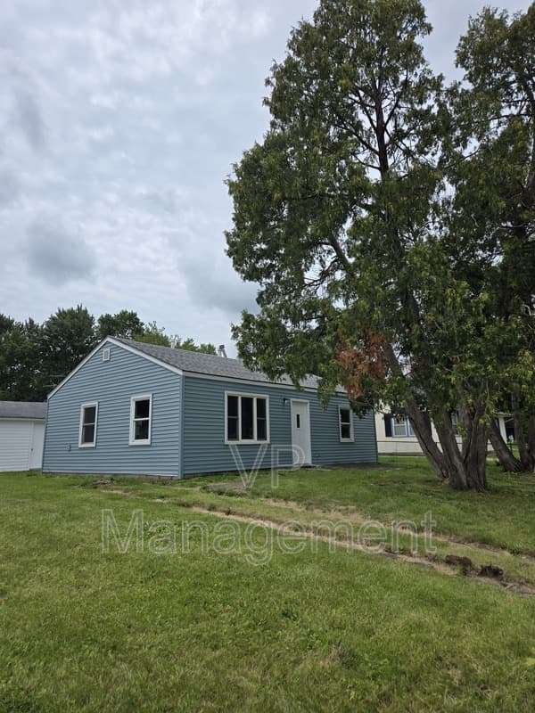 Davenport House: 7425 Oak St