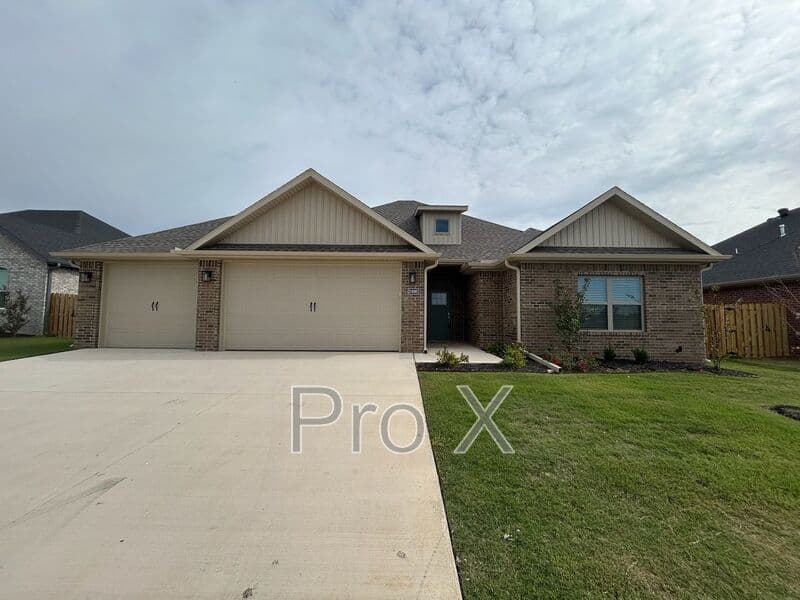 Pea Ridge House: 2408 Charles St